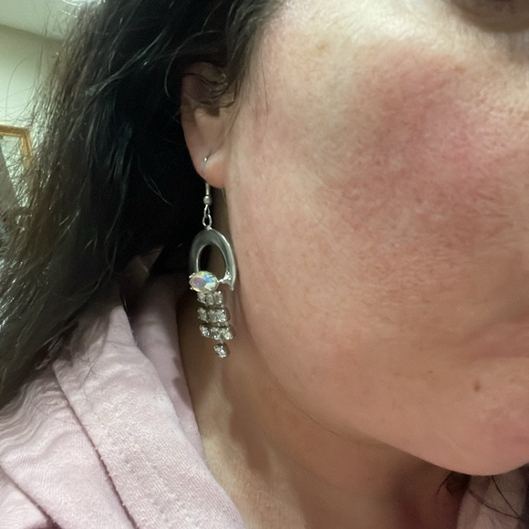 Silver tone earrings with crystals - Picture 5 of 5